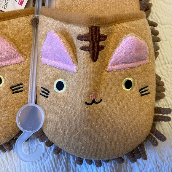 Kitty Cat Slippers Eats Dust Bunnies NWT - Picture 3 of 3